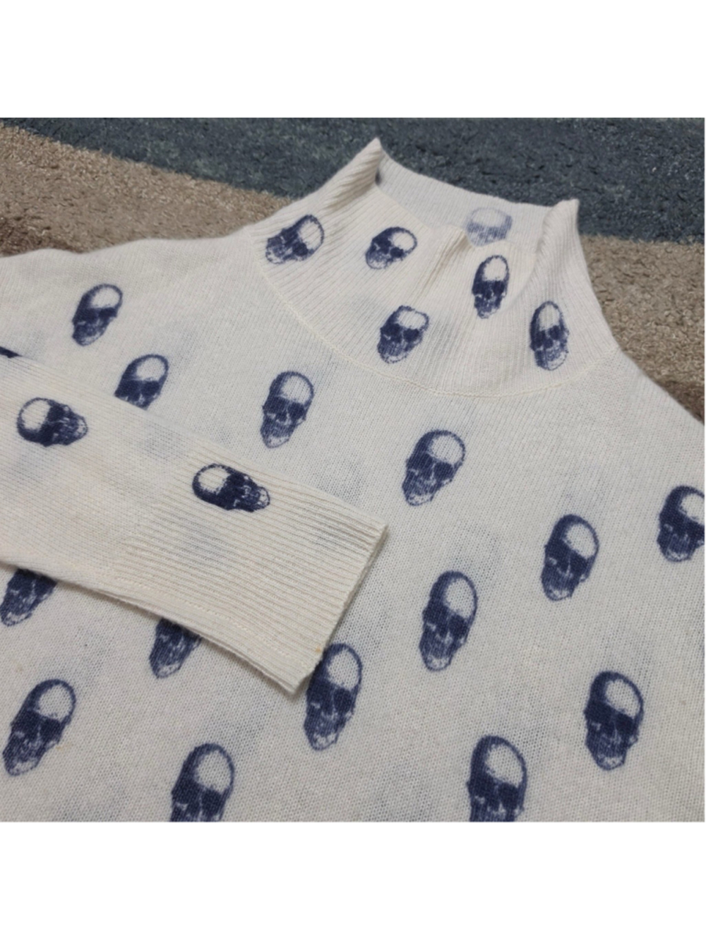 360CASHMERE SIZE M CASHMERE SKULL PRINT TURTLENECK SWEATER
